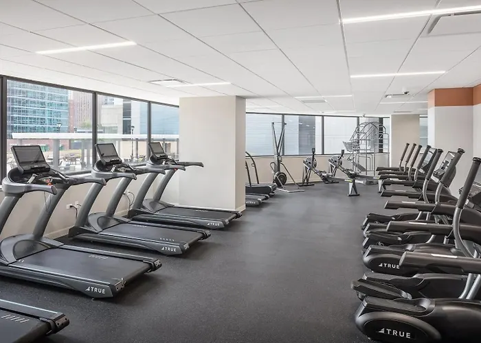 Streeterville W Gym Pool Nr Navy Pier Chi-410 *