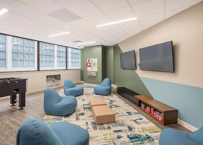 Streeterville W Gym Pool Nr Navy Pier Chi-410 Chicago